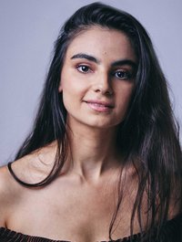 Portraitfoto Layla Bayan - Absolventin Schauspiel 2023