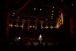Theaterakademie-Alumnus Mauro Peter trat mit drei Liedern von Richard Strauss vors Publikum.