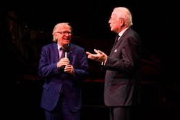 Jazz-Legende Klaus Doldinger sprach mit Gerhard Schmitt-Thiel über August Everding - und improvisierte anschließend am Klavier über AE, die Initialen Everdings.