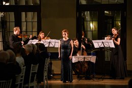 Begleitet von Mitgliedern der Hofkapelle München sang Natalya Boeva, Studentin des Studiengangs Musiktheater/Operngesang, eine Arie aus "Artaserse".